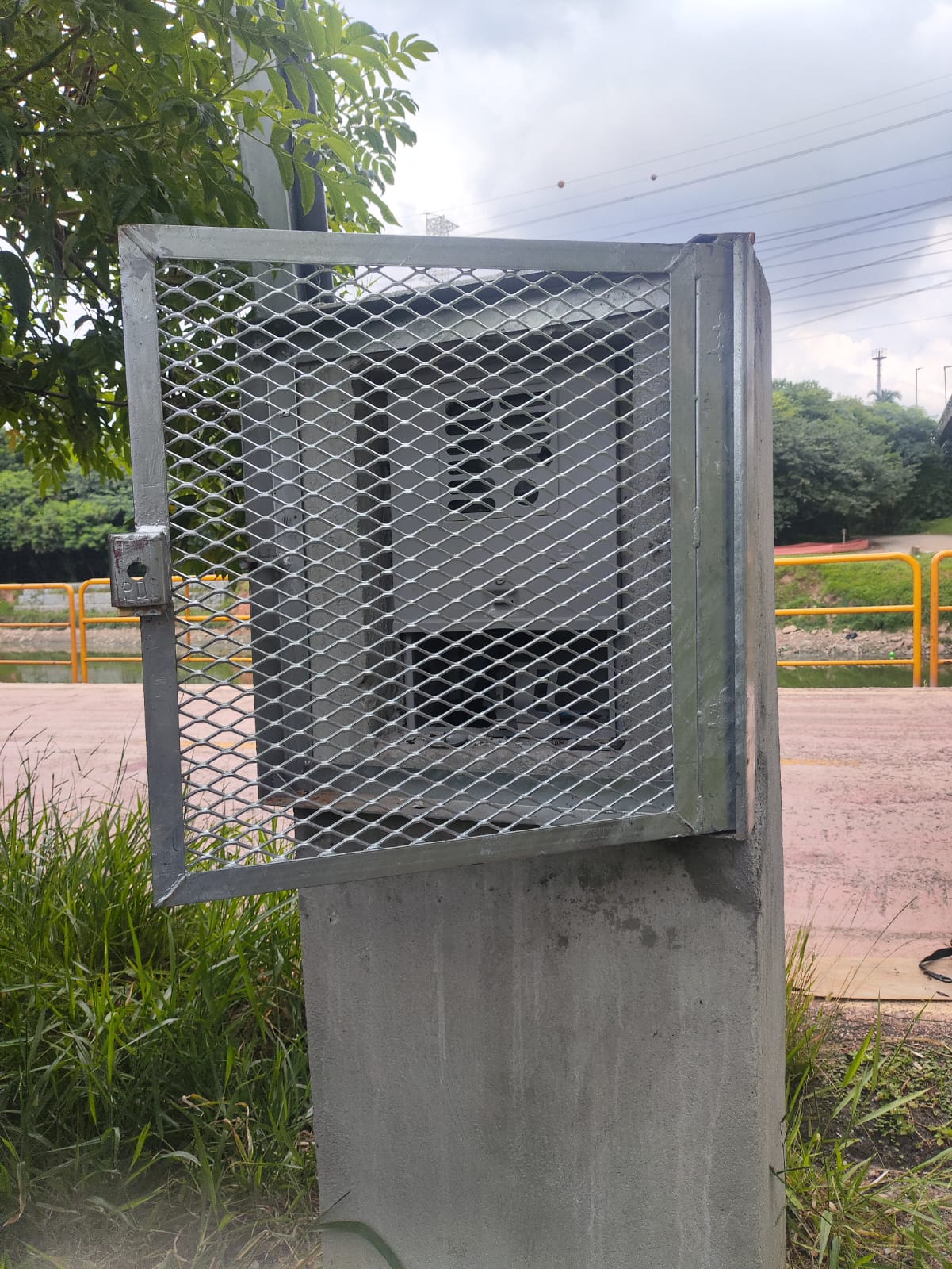 Foto do serviço: Caixa entrada de energia com sopreporta
